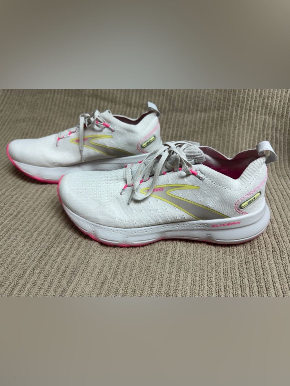 Brooks Women's White Running Shoes with Pink & Yellow Accents. Stealthfit sz 8.5